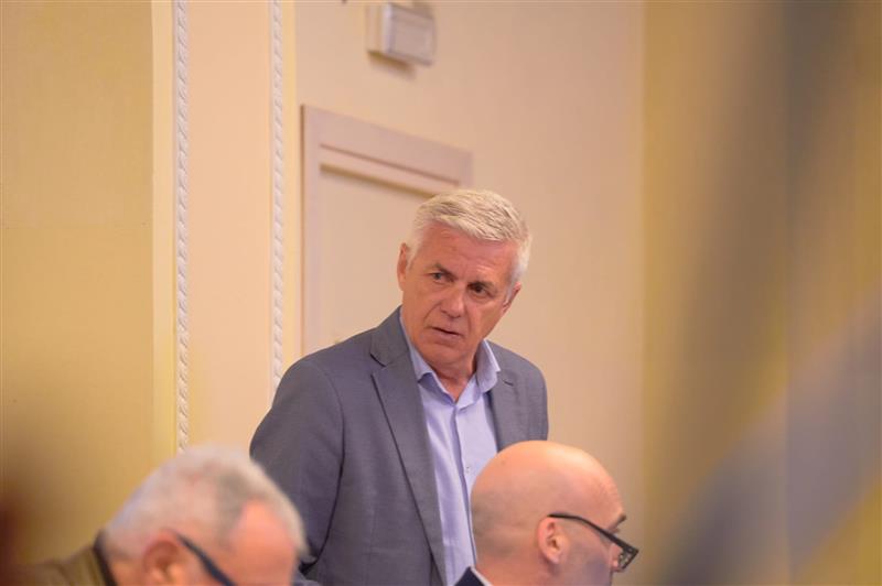 Rifiuti e Tari, scontro totale ad Alghero. Selva: "Nessun rincaro". L