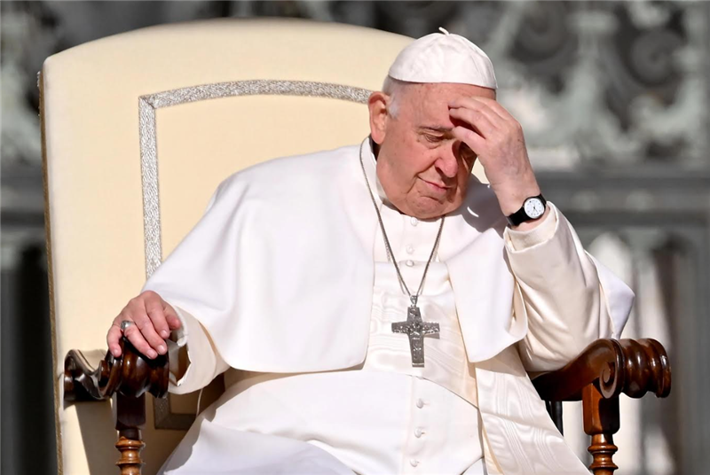 Il Papa: Il chiacchiericcio è roba da donne - La nuova enciclica del buon senso?