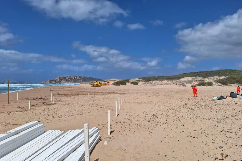 Tragedia in gallura: Turista svizzero muore annegato mentre fa kitesurf