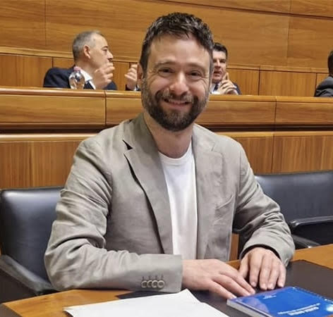 La tassa sui voli infiamma la politica sarda: Di Nolfo chiede il taglio invernale per salvare lo scalo di Alghero
