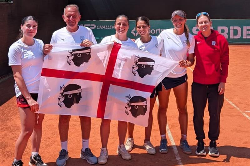 Le tenniste del Club Cagliari staccano il biglietto per la Serie B1 con un turno d
