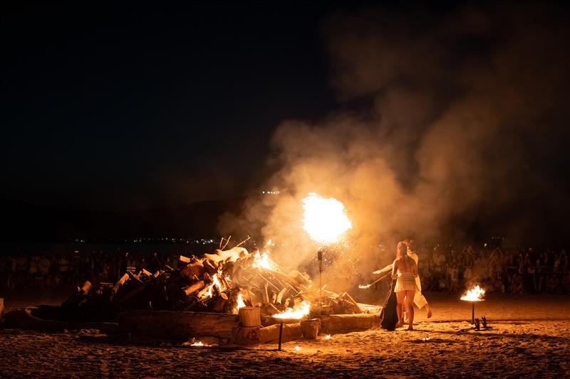 I Focs de Sant Joan incantano Alghero: un trionfo di luce, tradizione e legami indissolubili