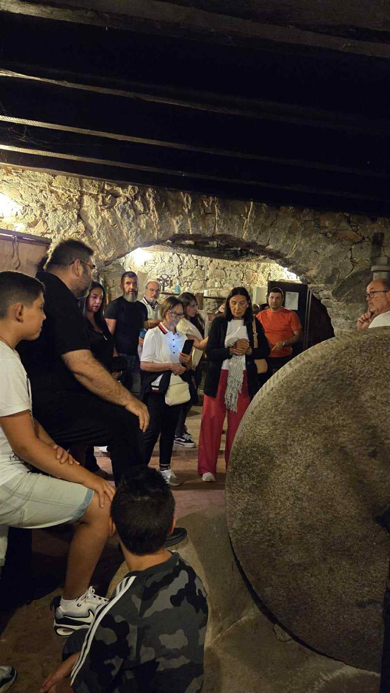 Turisti rapiti dal cibo, dall'arte e dalle tradizioni ogliastrine Prima visita guidata a Loceri organizzata dal Consorzio Ogliastra Blue Zone