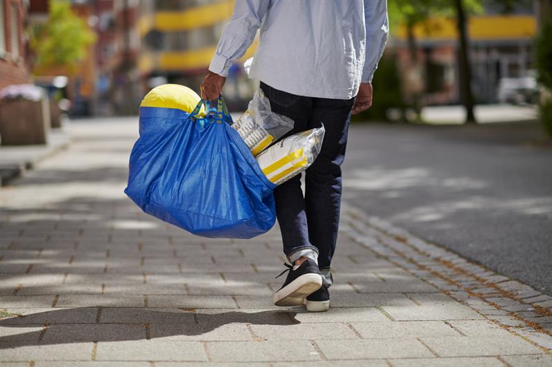 Ikea Elmas, tre giorni di eventi sul riordino domestico e una campagna sconti legata al colore blu