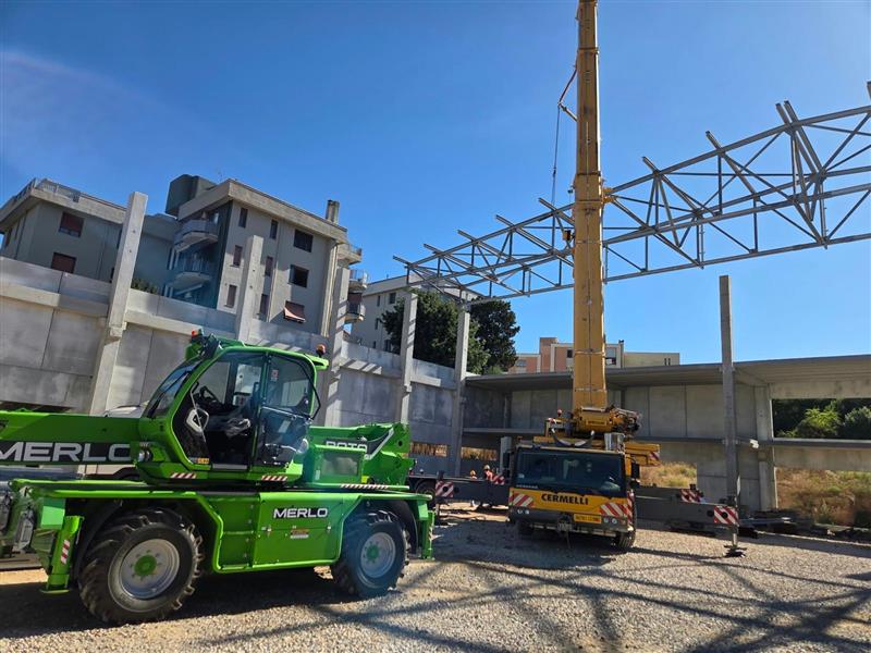Sassari, prende forma il palasport di via Kennedy: al via il montaggio della copertura in acciaio