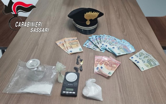 Sorso, cocaina nascosta in auto e in casa: arrestato un uomo dai Carabinieri