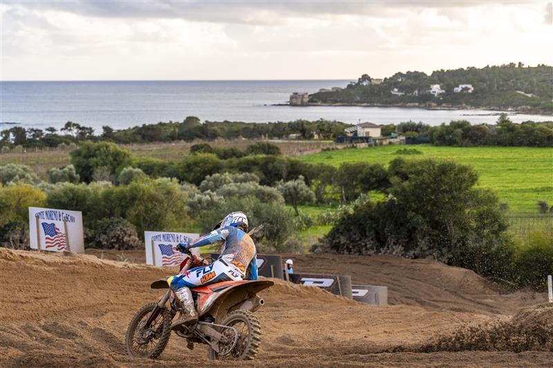 Al Lazzaretto è dittatura fiamminga: i fratelli Coenen impongono la legge della Ktm. Alghero applaude i centauri nel fango