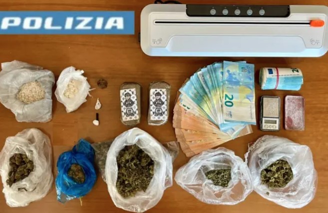 La soffiata viaggia sull'app della Polizia: arrestati due spacciatori a Cagliari e Villacidro