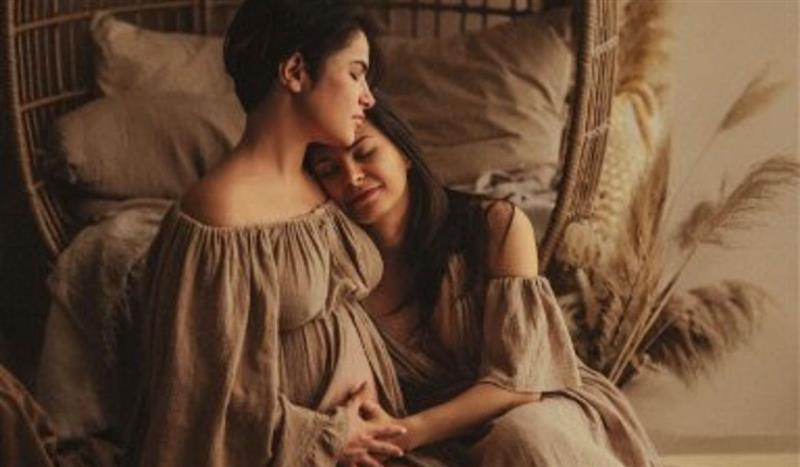 Due madri, una figlia e una certezza: l’amore è casa. La storia di Azzurra, di Giorgia e della loro bambina