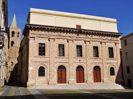Alghero, un’altra caduta al Teatro: il giovane perde i sensi, la città perde la pazienza