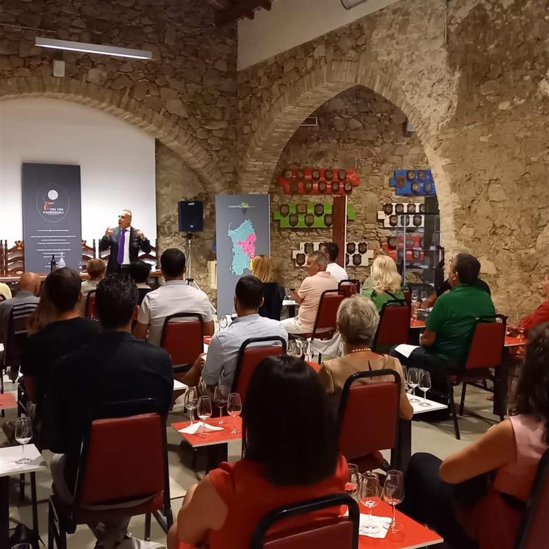 Questa estate in Sardegna “Calici Diversi”: dal 7 luglio la mostra itinerante dedicata al Cannonau e alle birre artigianali sarde