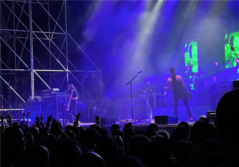 Una notte indimenticabile: i Placebo incantano Sassari con un concerto carico di emozioni