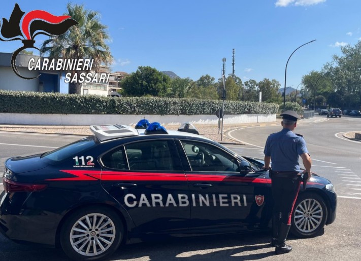 Olbia, bar chiuso per 15 giorni: droga, pregiudicati e una bomba carta nel locale