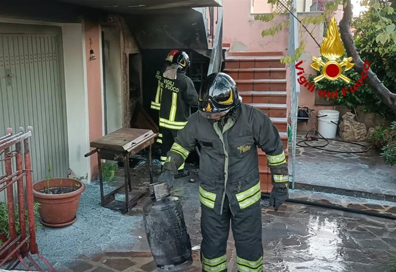 Arzachena, prende fuoco la bombola del barbecue: nessun ferito in via Baronia