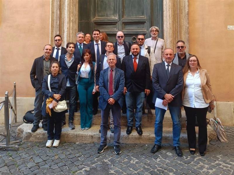 Poste Italiane, tra numeri del Governo e realtà dei lavoratori: il divario tra Paese Legale e Paese Reale