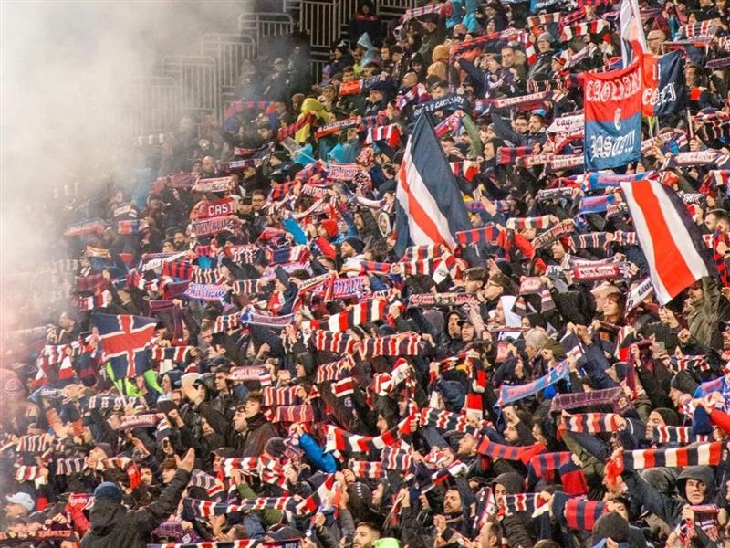 Tre vittorie consecutive hanno consentito al Cagliari di fare un importante balzo in avanti in classifica. La salvezza è molto più vicina.