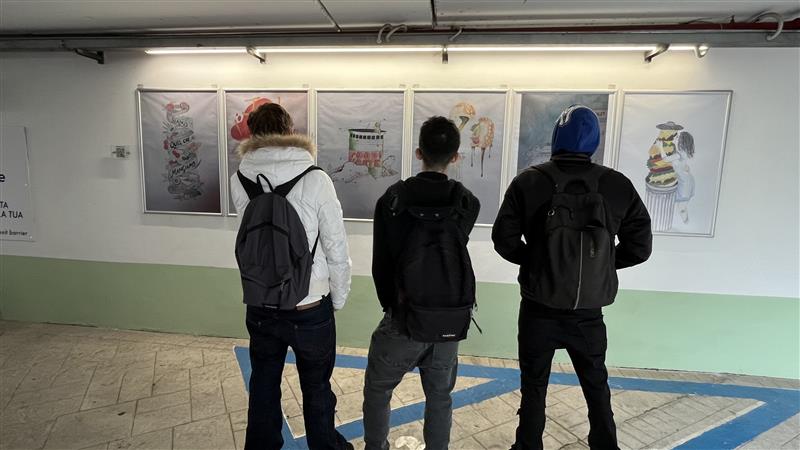 Olbia, i manifesti degli studenti contro il junk food in mostra al parcheggio San Simplicio