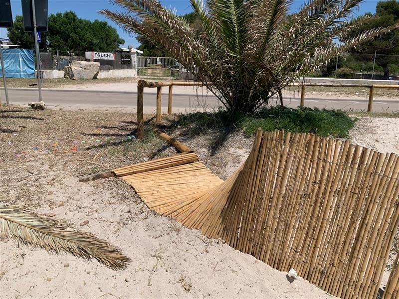 Alghero, vandalismi alle dune di Maria Pia. E la notte prima controlli interforze al Touch: due volti della stessa città