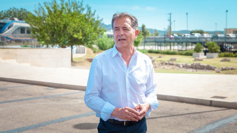 Olbia: il sindaco Nizzi toglie le panchine e chiude i market alle 20. La città applaude (quasi tutta)