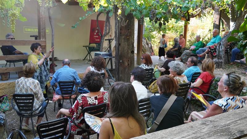 La filosofia scende dalla cattedra e inizia a parlare in sardo: la rivoluzione dell