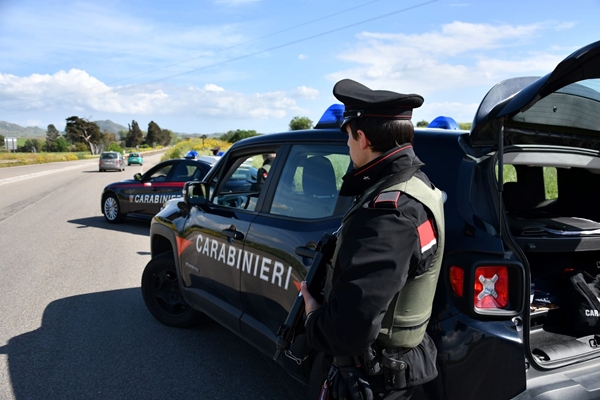 Cagliari, finto investimento nel parcheggio: arrestati un 48enne e il suo complice