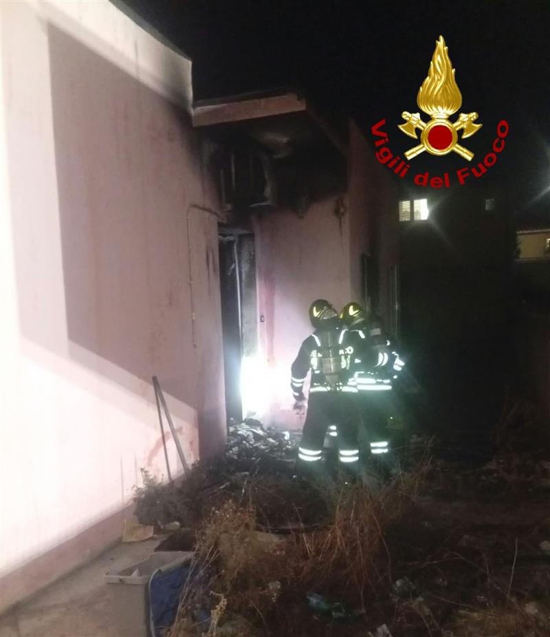 Olbia, a fuoco un appartamento in via Salviati: non ci sono feriti