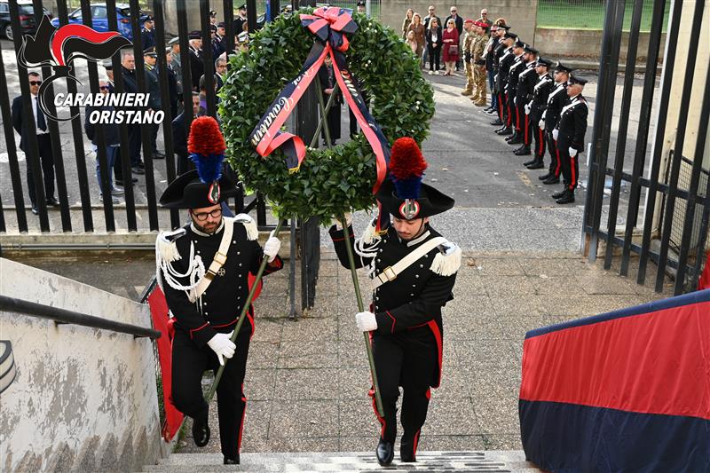 Oristano rende onore ai suoi caduti: solenne cerimonia nella Caserma “Renzo Lampis”