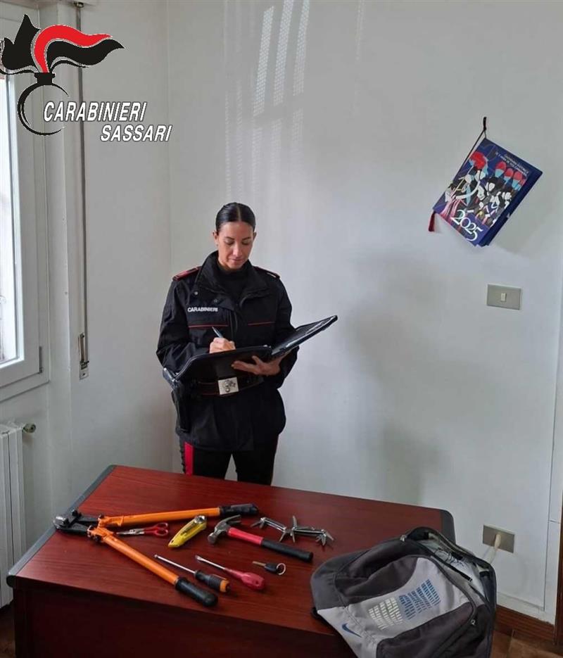 Ossi, tenta di rubare tre auto in un giorno: arrestato dai Carabinieri