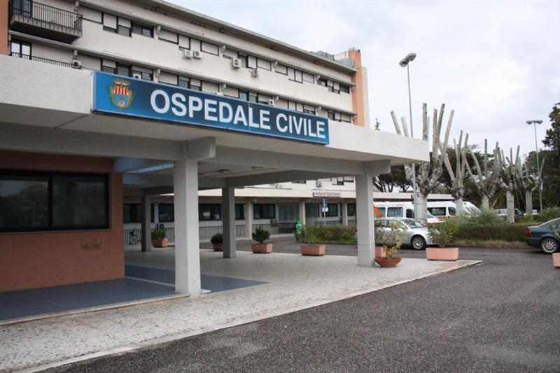 Ospedale civile di Alghero, parcheggi e sicurezza al collasso: il centrodestra attacca la giunta