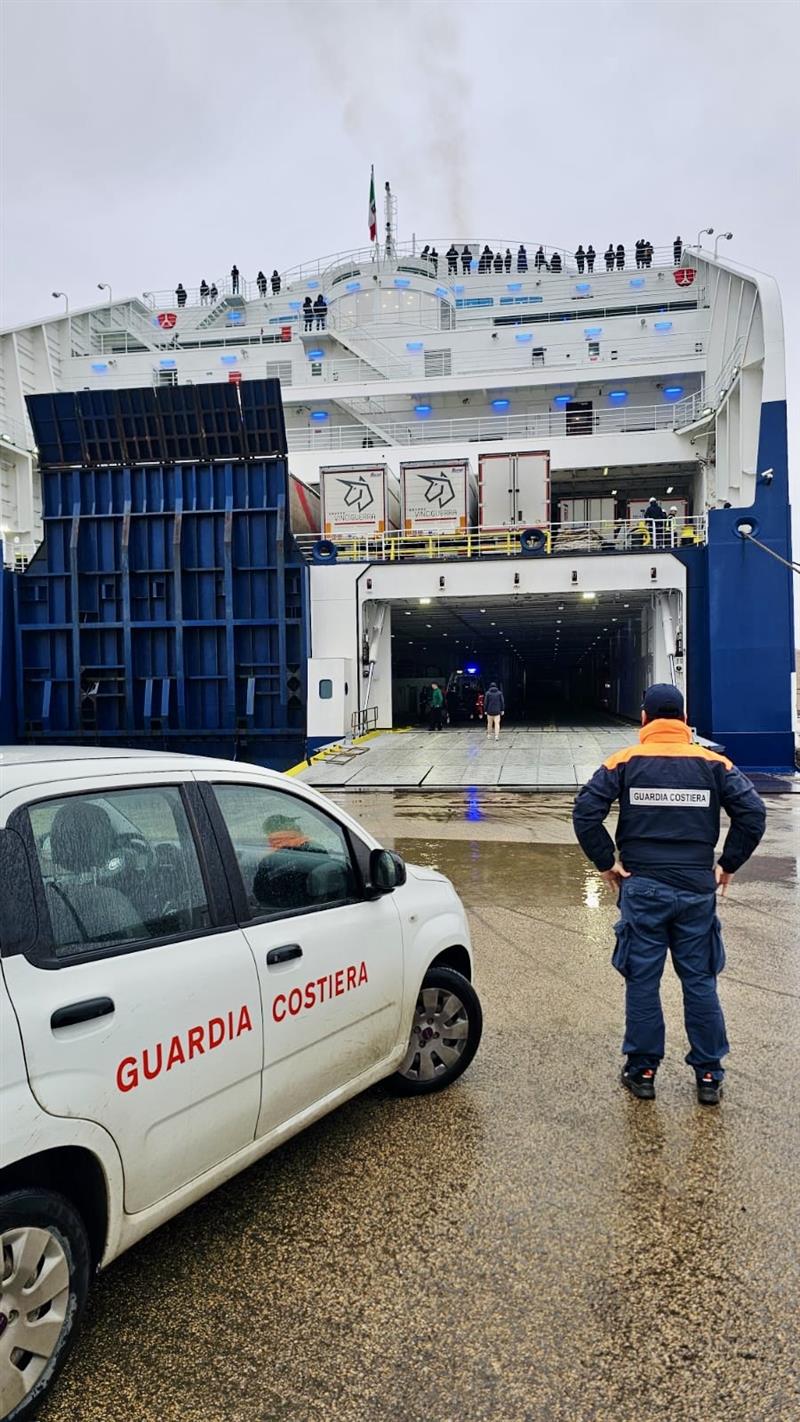 Porto Torres, evacuazione medica dalla nave di linea Cruise Roma