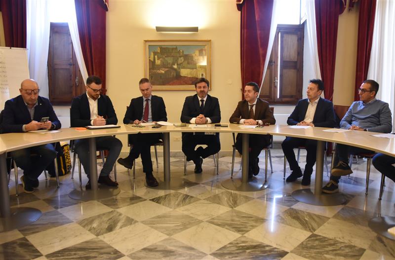 Sassari, fine di un isolamento lungo dieci anni: a maggio via ai cantieri per la fibra ottica nel centro storico