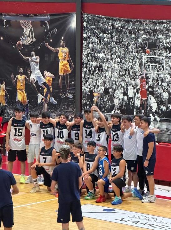 Basket 90 di Sassari si aggiudica (56 a 54) di misura la finale regionale del torneo regionale Under 13 contro i Sirbones di Nuoro, che hanno combattuto sino alla fine.