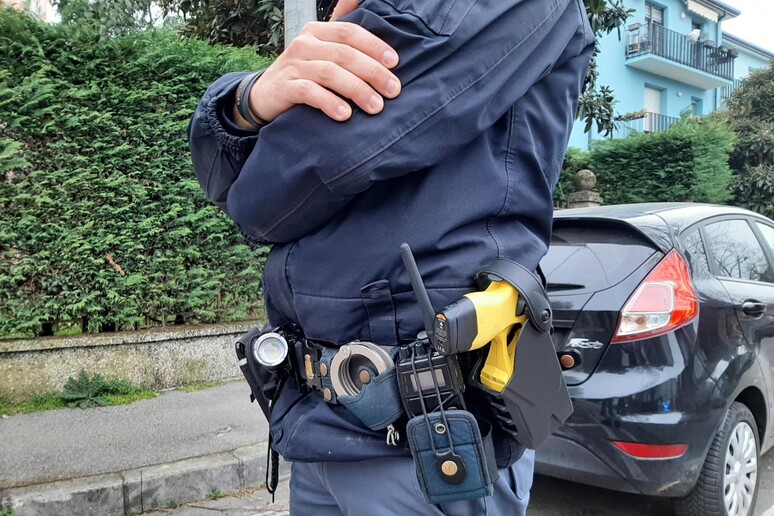 Pescara: trentenne muore dopo l’uso del taser da parte della Polizia. Disposta l’autopsia