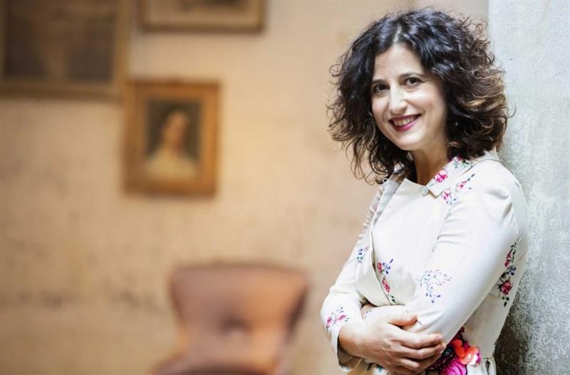 Elvira Serra ad Alghero con “Le voci di Via del Silenzio”: storie di scelte e rinunce