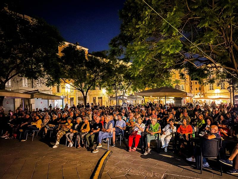 Il cinema sardo illumina Piazza Tola: il 6 agosto torna “Abbàida” con “Il sogno dei pastori” di Tommaso Mannoni