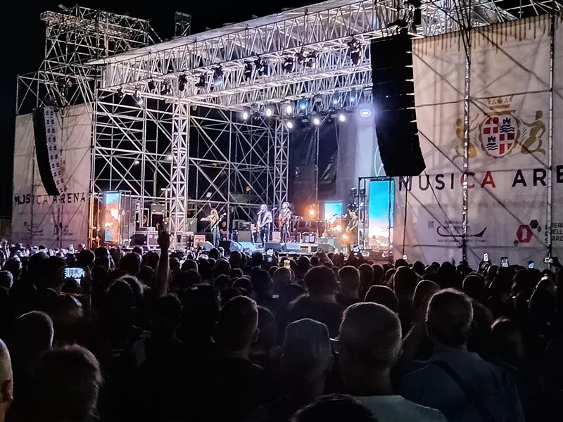 Gli Afterhours a Cagliari hanno fatto ballare le piccole iene