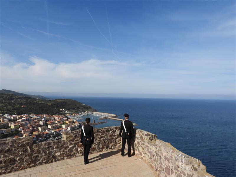 Castelsardo, arrestato per droga durante un controllo stradale: sequestrate eroina, cocaina, marijuana e hashish
