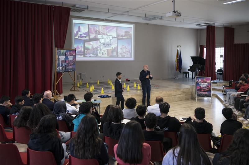 Sassari, strage silenziosa sulle strade: 1.356 incidenti in un anno. Arriva l'app per denunciare le buche