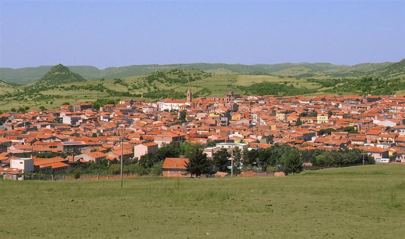 Pozzomaggiore, agguato in campagna: cerca di uccidere il vicino a colpi di roncola