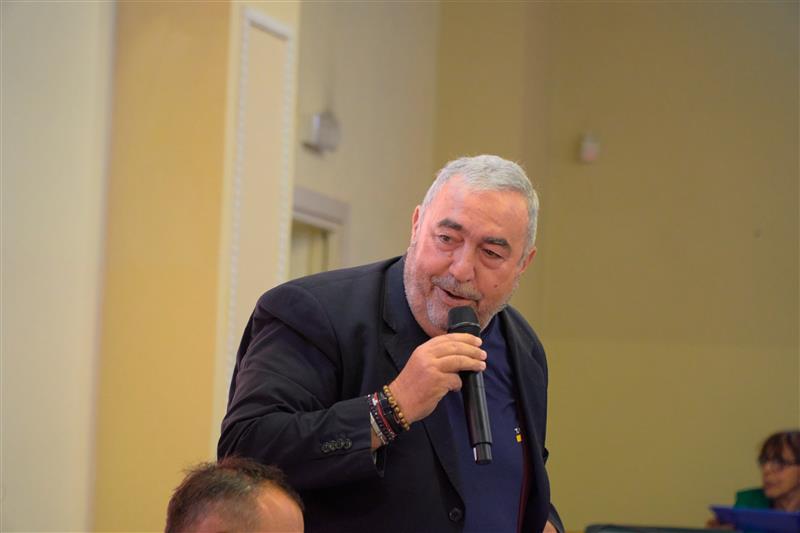 Alghero: la Giunta approva la delibera per 12 nuove pensiline. Dopo i proclami, arrivano i plexiglas