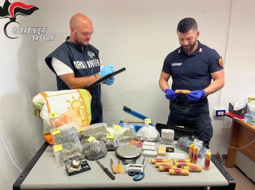 Olbia: arrestato 25enne con oltre due chili di droga e artifici esplosivi non etichettati