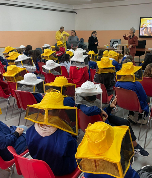 E-Distribuzione e Beeing portano nelle scuole il “Progetto Arnie”: bambini alla scoperta del mondo delle api