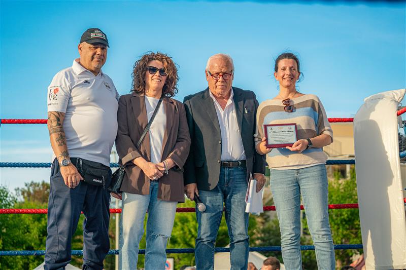 Alghero: Marcello Manca sale sul trono mondiale della boxe mentre migliaia di persone invadono il Piazzale della Pace