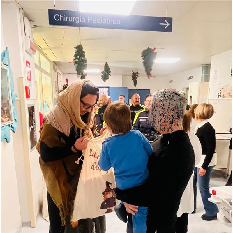 Cagliari: La divisa che accarezza - Cinquecento sorrisi contro il grigio degli ospedali