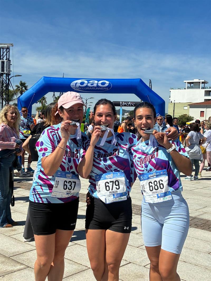 La marcia degli Alguerunners invade le strade della Gallura: Fenu sfiora il vertice alla mezza maratona di Olbia
