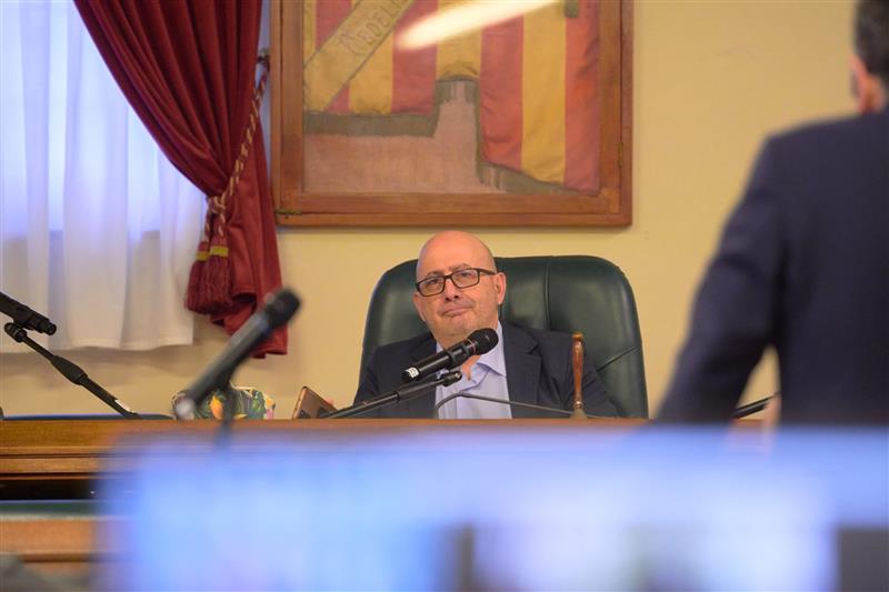 Il presidente del Consiglio comunale dichiara guerra ai finti costumi tradizionali: ad Alghero serve un marchio identitario certificato