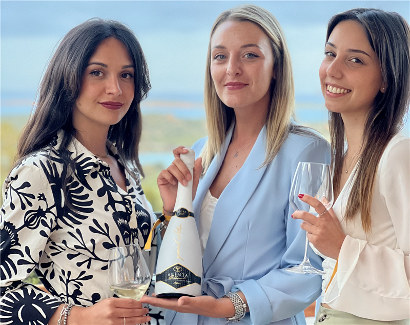 Akènta svela la sua nuova veste speciale ad Alghero in un evento imperdibile: Venerdì 9 giugno al Riservato, aperto a tutti