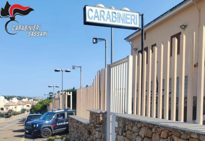 Baja Sardinia: turista svizzero ubriaco tenta la fuga con l’auto del padre e aggredisce tutti. Arrestato dai Carabinieri