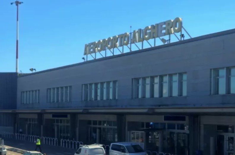 Alghero guarda la Tour Eiffel. Dal 18 aprile si vola a Parigi Orly (e bastano 39 euro)