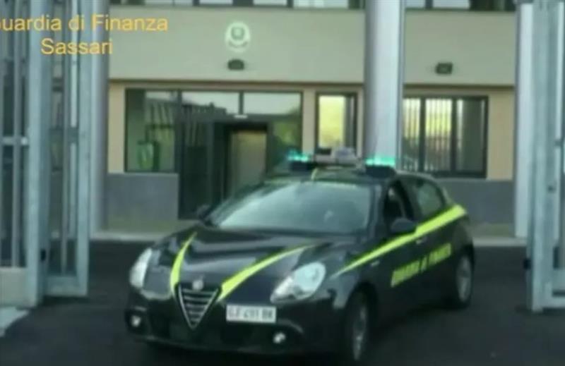 Olbia, il lusso dei "poveri" finisce sotto chiave. Mille patacche sequestrate dalle Fiamme Gialle